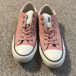 NWOT fuzzy tongue converse chuck lows